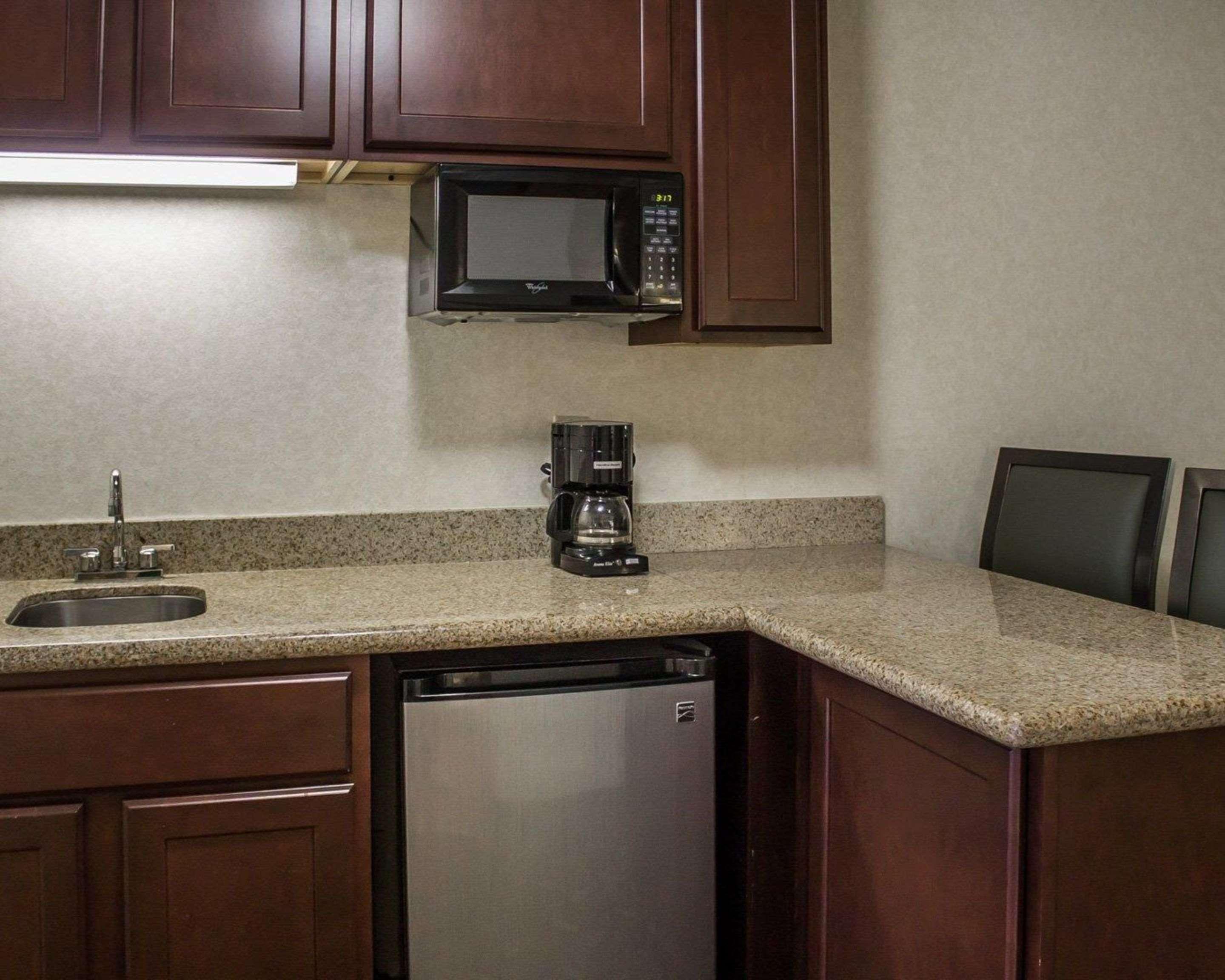 Quality Inn & Suites Mansfield Exteriör bild